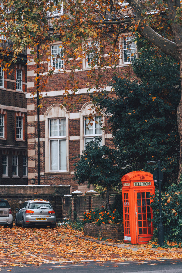 Autumn Style in England: Embracing Cozy Layers and Timeless Trends