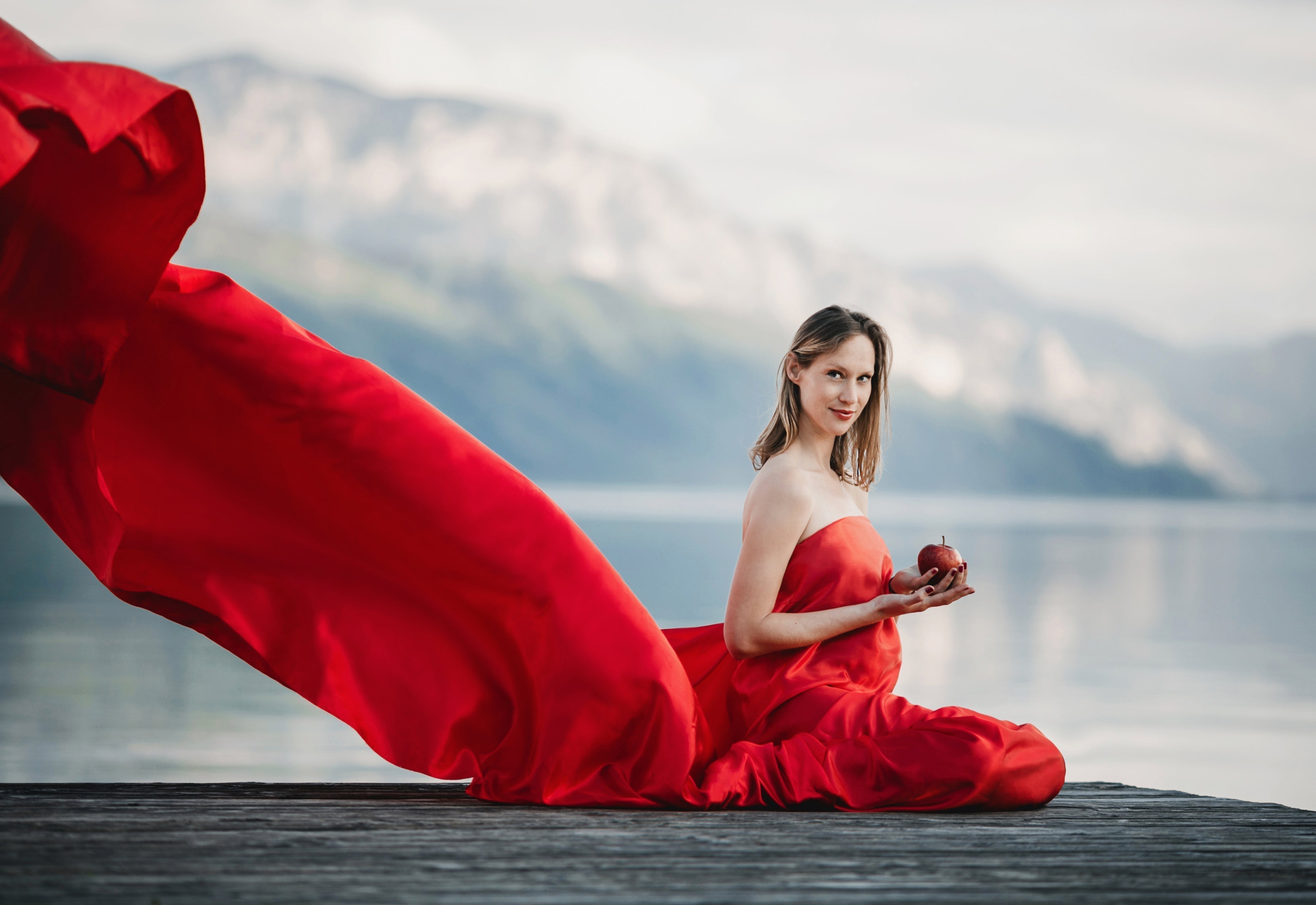 Silhouettes in Motion: A Closer Look at Contemporary Dresses